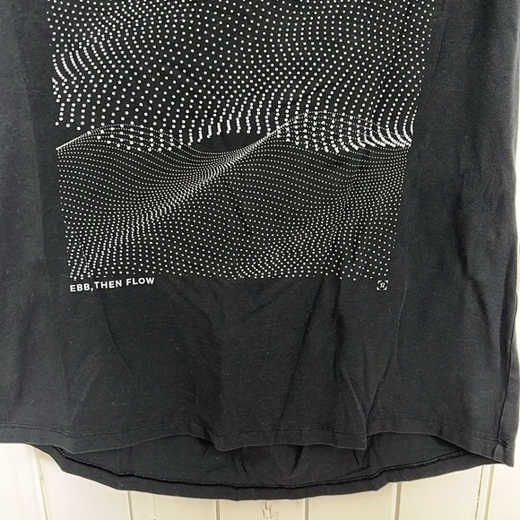 Lululemon 5 Year Basic Dot Wave T
Black - Picture 3 of 3